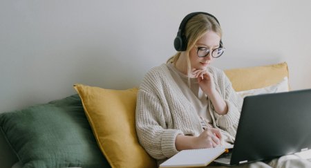 Upskilling vs Reskilling in 2026: Which Path Will Move Your Career Faster?