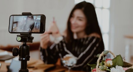 What does a social media marketer do? Role, duties and a typical day