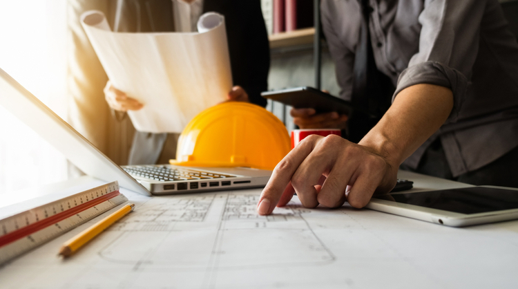 construction workers planning
