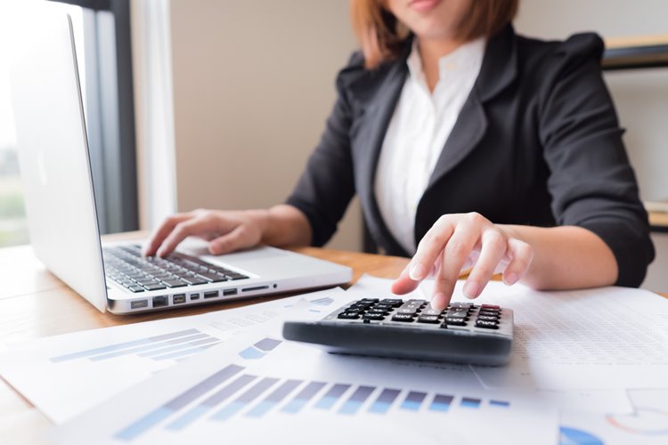 woman making calculations
