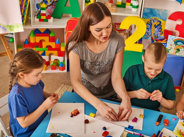 teacher showing child arts and crafts